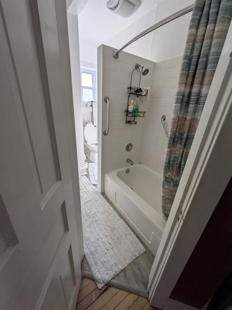Share 2nd story flat, Schenk-Atwood