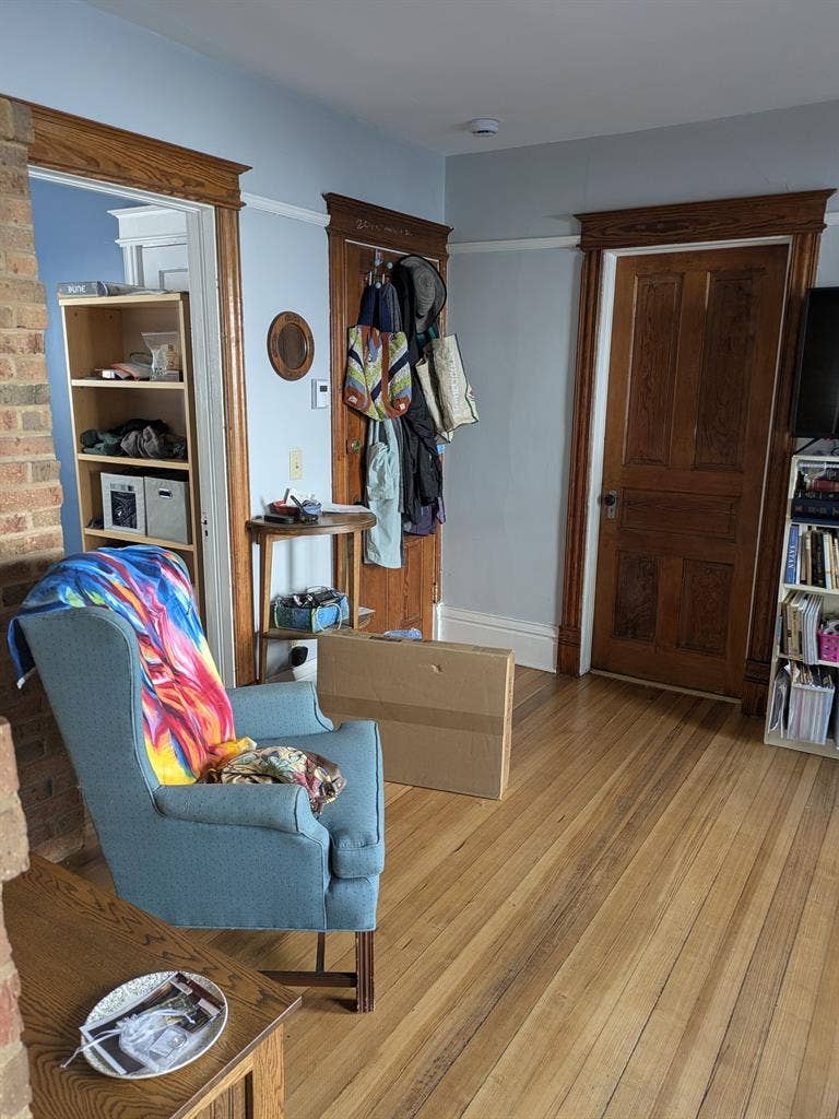Share 2nd story flat, Schenk-Atwood