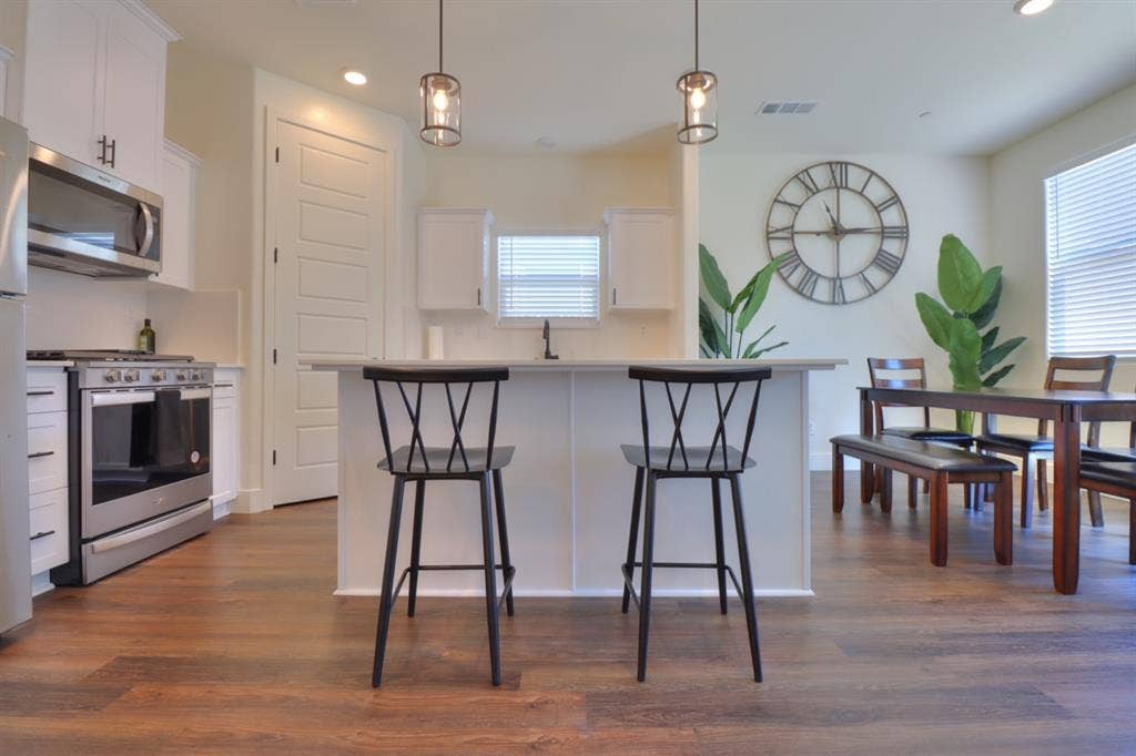 Room In Visalia (CA) With Utilities