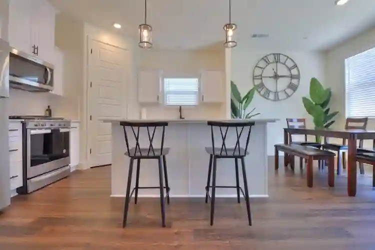Room In Visalia (CA) With Utilities