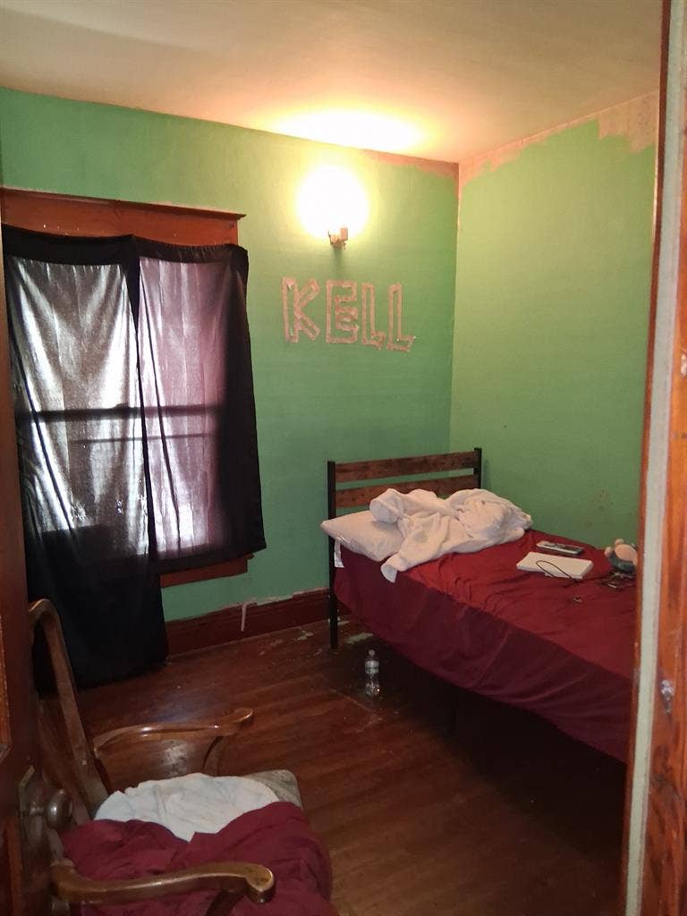 Decent sized room for rent
