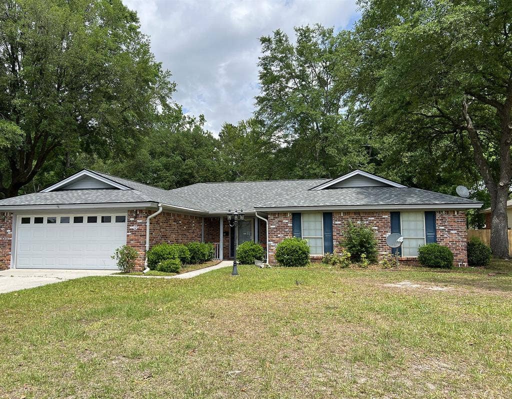Beautiful 3/2 home (off Goshen)