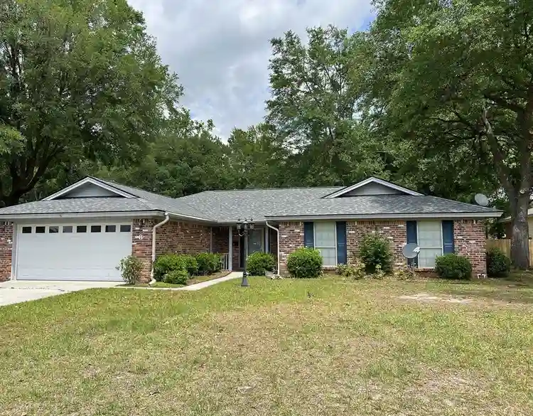 Beautiful 3/2 home (off Goshen)