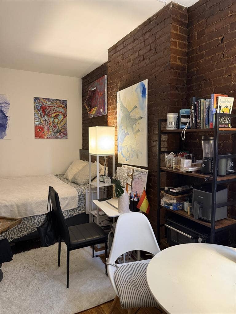 Looking for a roommate