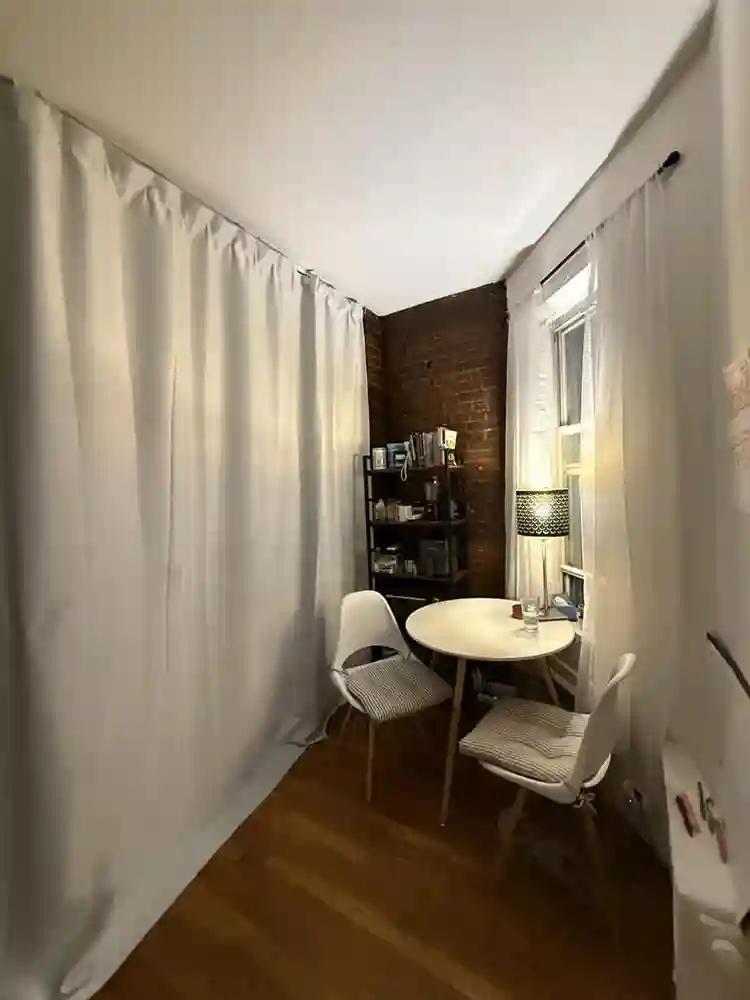Looking for a roommate