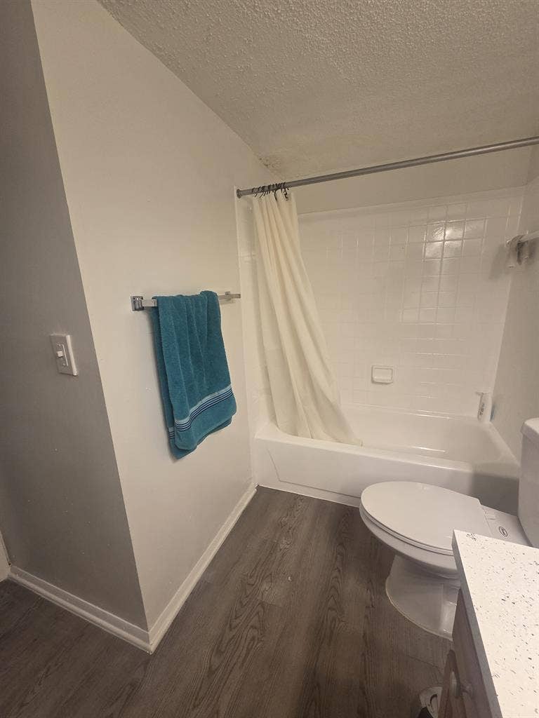Need responsible roommate urgent