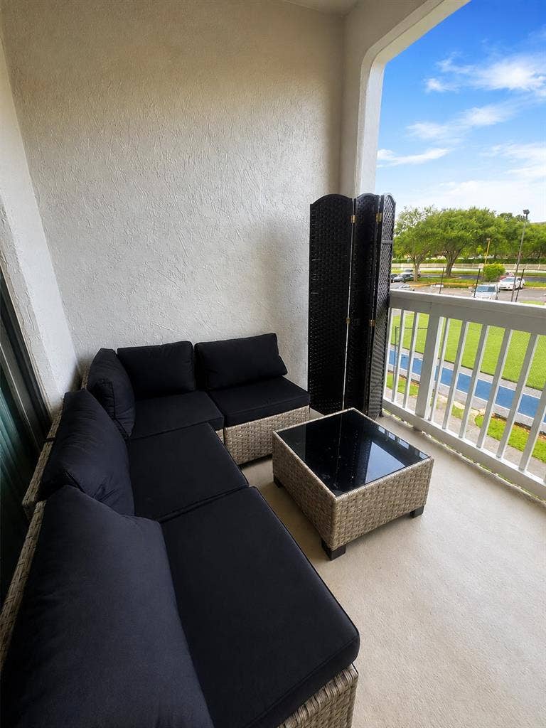 Need responsible roommate urgent