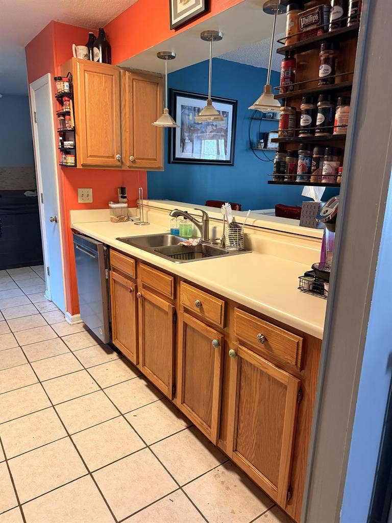 Room for rent in west Ashley house!