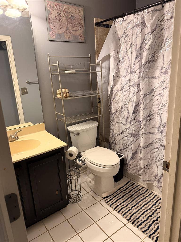 Room for rent in west Ashley house!