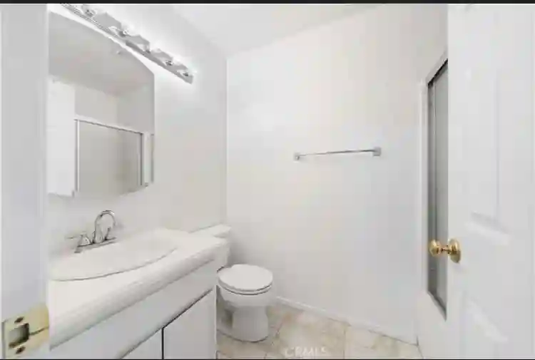 Room for rent (female preferably)