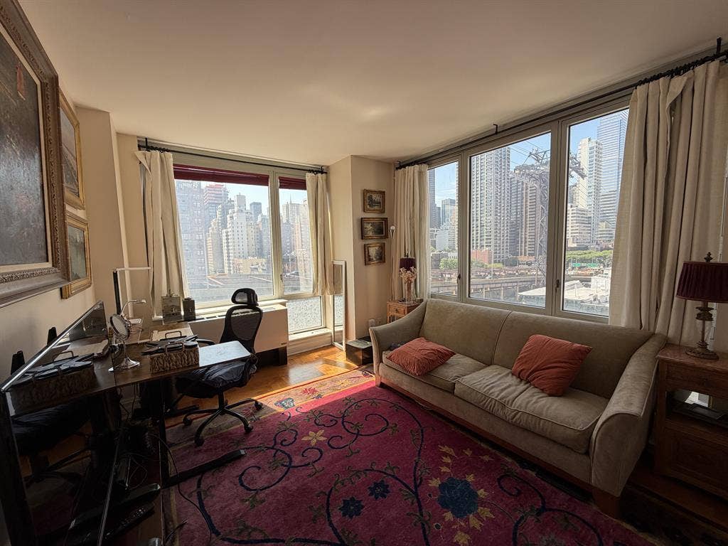 Spare Bedroom W/ Private Bath UES