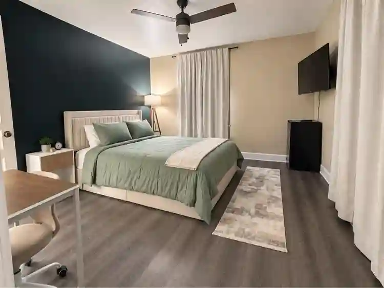 $950 Furnished w/ Util
- NOB 10 min