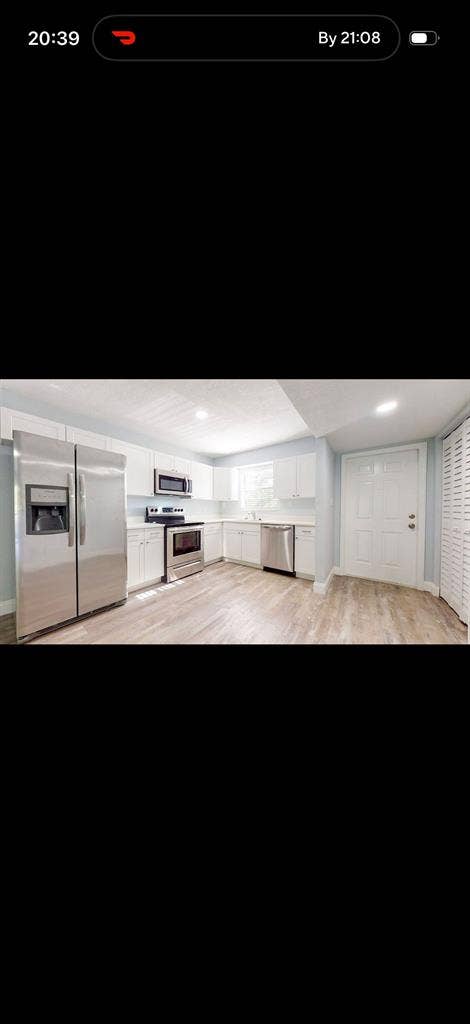 2b/2.5ba townhouse on the river