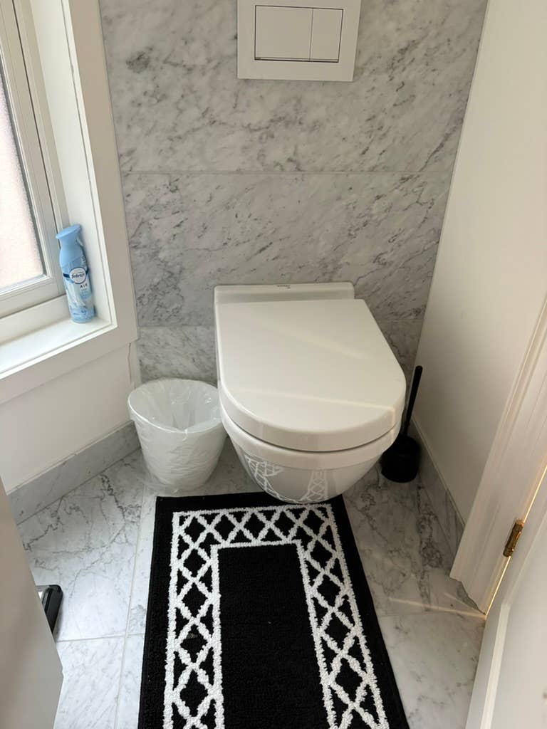 Seeking clean, friendly roomate