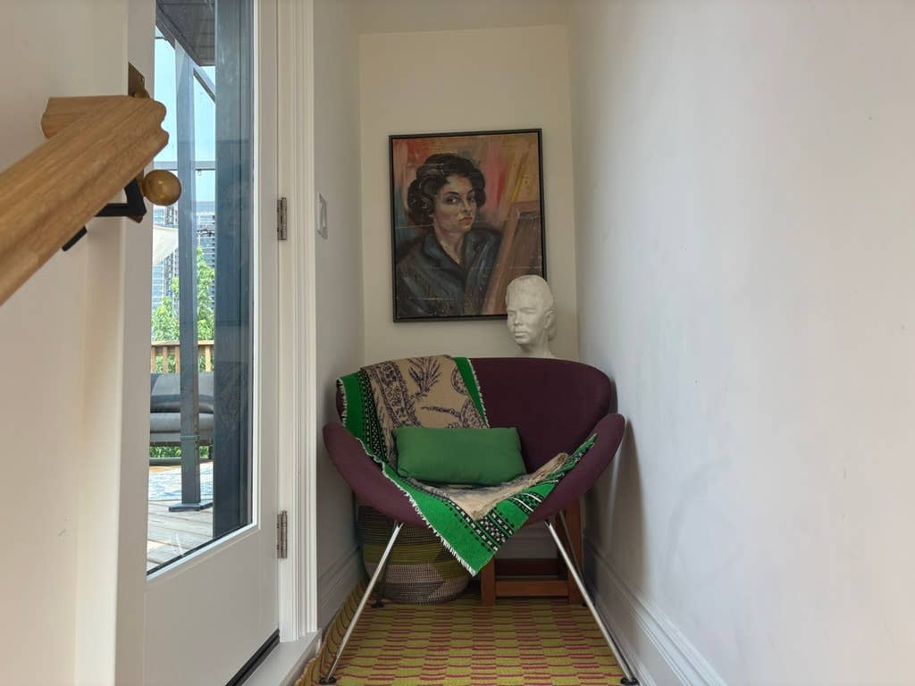 Seeking clean, friendly roomate
