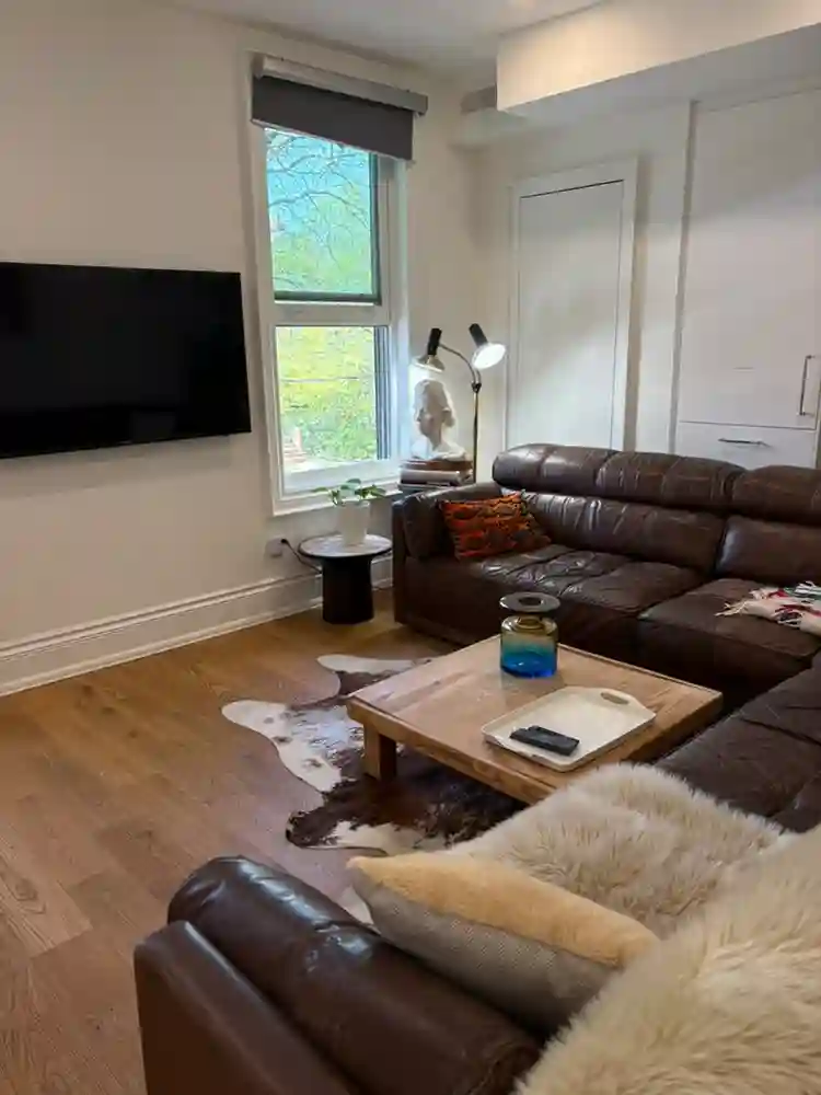 Seeking clean, friendly roomate