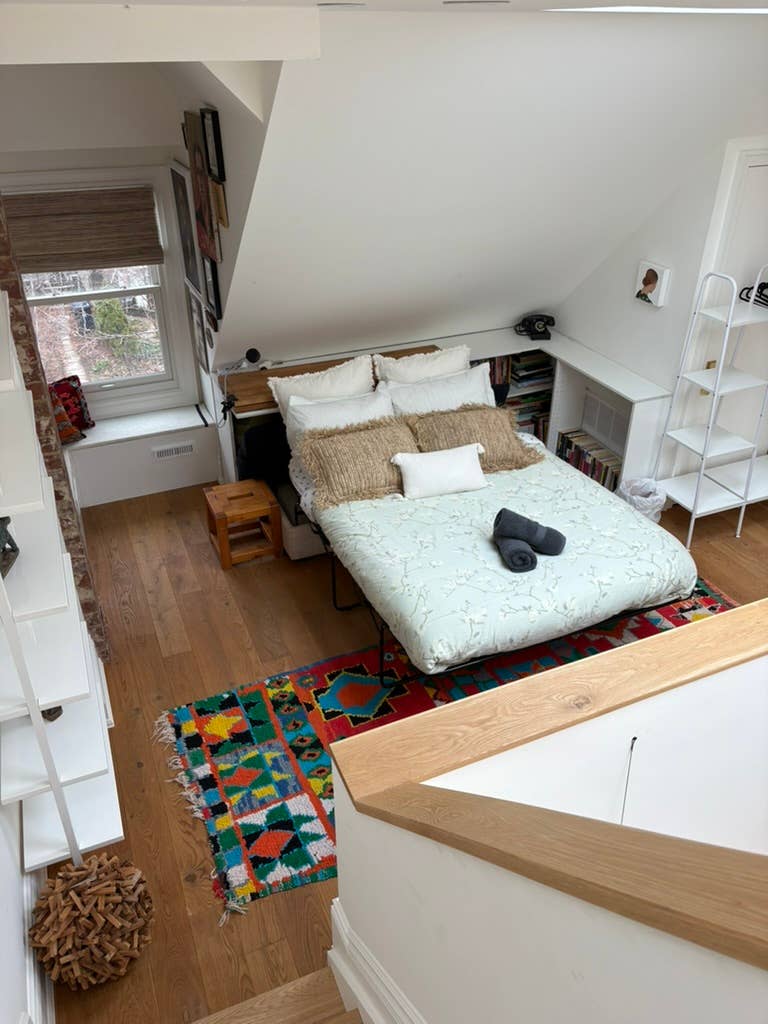 Seeking clean, friendly roomate