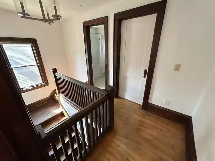 $900 sunny, primary bed- 10/01, 2bd