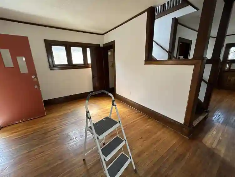 $900 sunny, primary bed- 10/01, 2bd