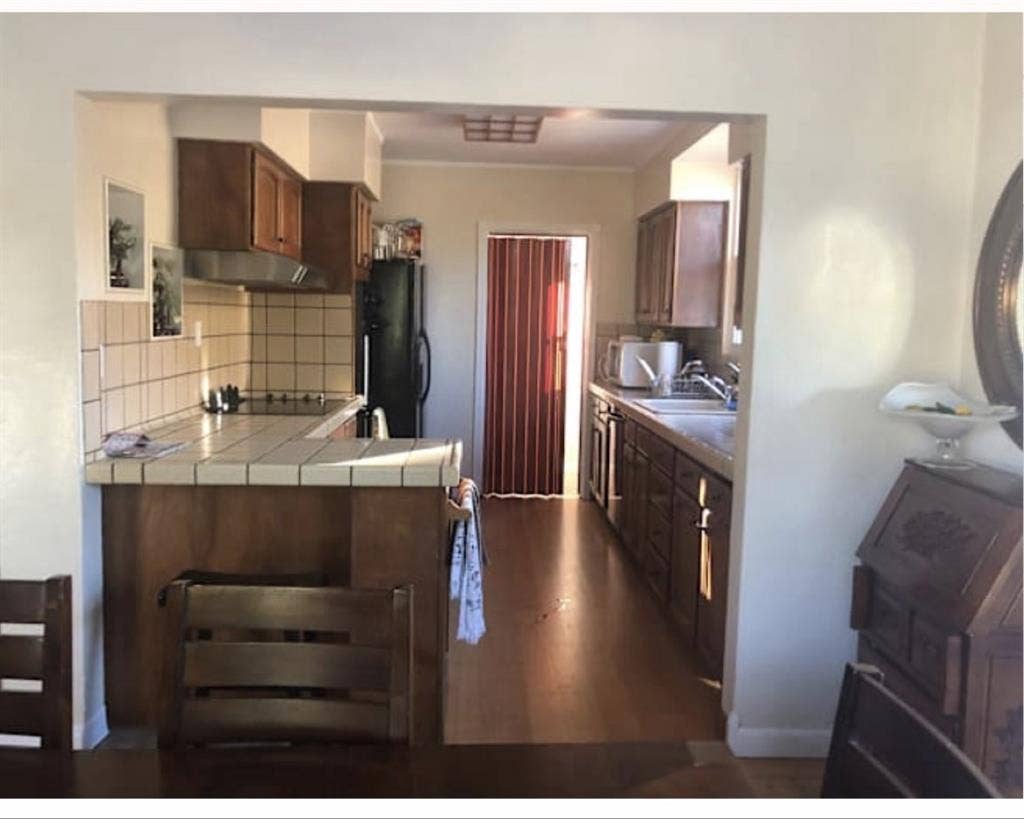 Bright Furnished Room — San Carlos
