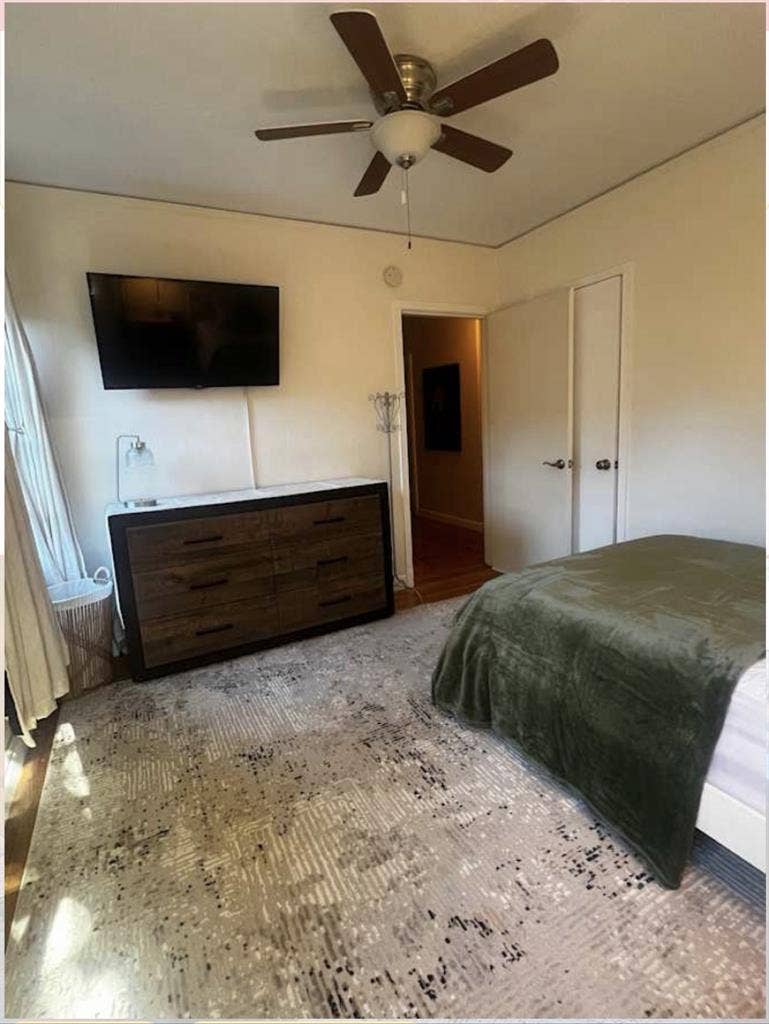 Bright Furnished Room — San Carlos