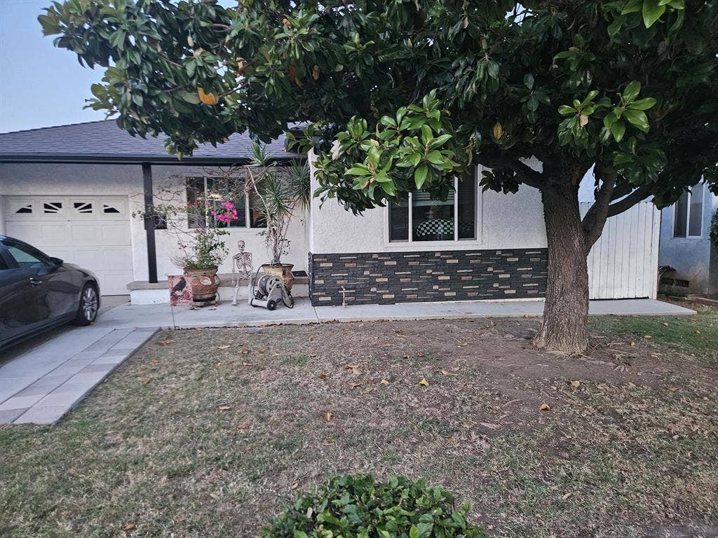 1 room for rent