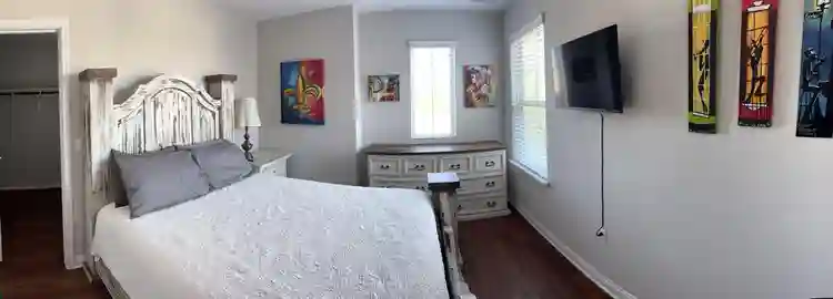 2 PRIVATE ROOMS + 2 PRIVATE BATHS