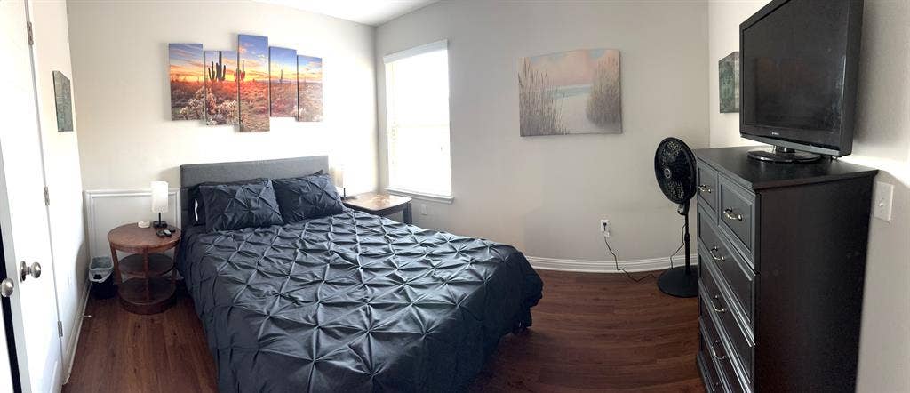 2 PRIVATE ROOMS + 2 PRIVATE BATHS