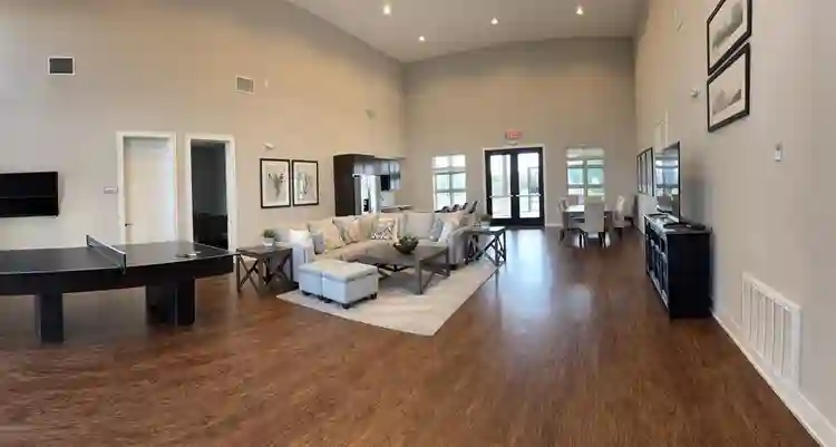 2 PRIVATE ROOMS + 2 PRIVATE BATHS