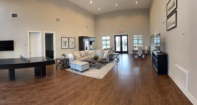 2 PRIVATE ROOMS + 2 PRIVATE BATHS