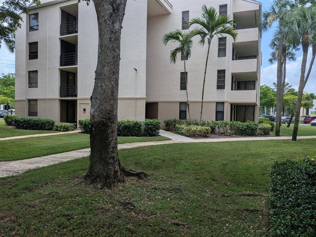 Private room avail in Miami lakes