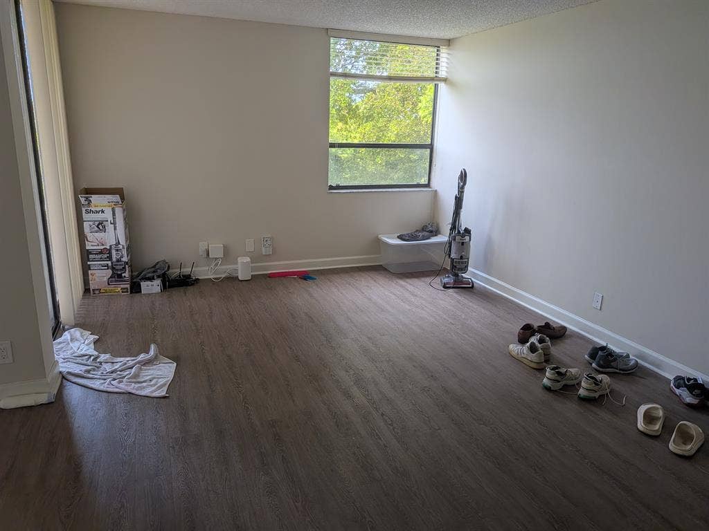 Private room avail in Miami lakes