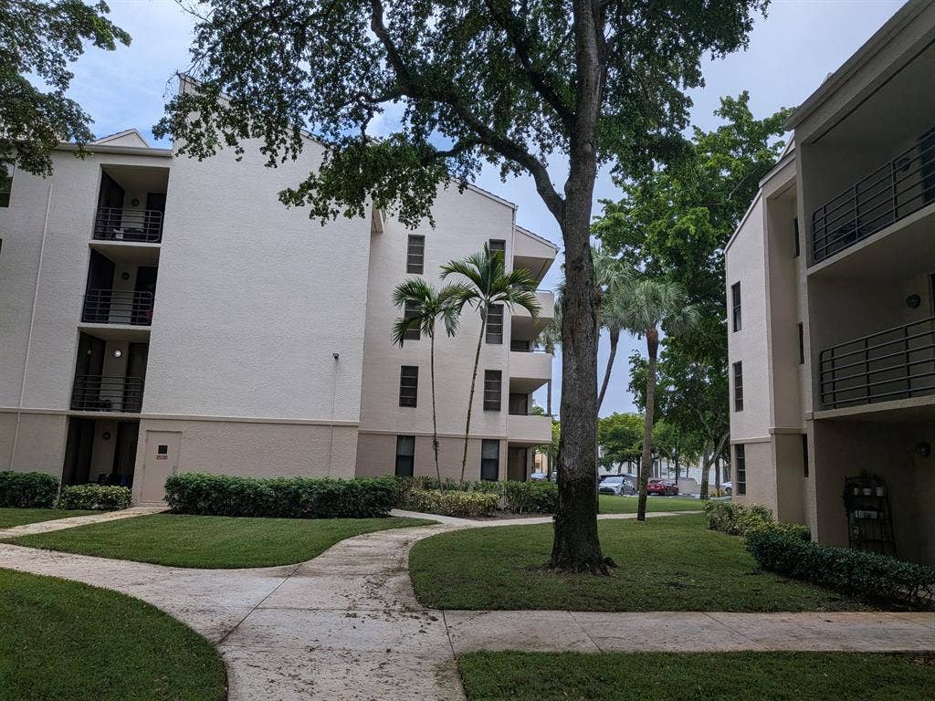 Private room avail in Miami lakes