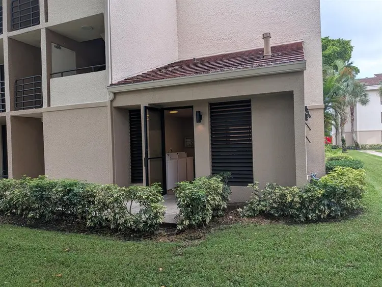 Private room avail in Miami lakes