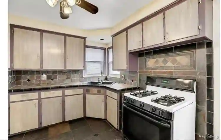 Master bedroom for rent