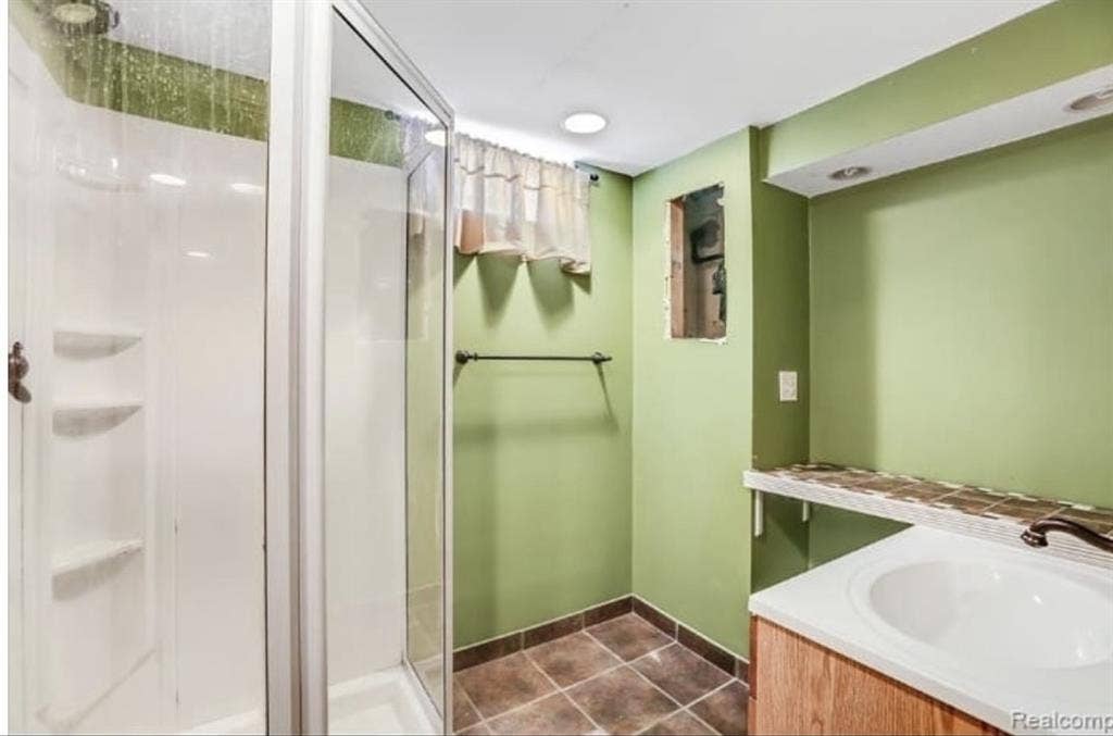 Master bedroom for rent
