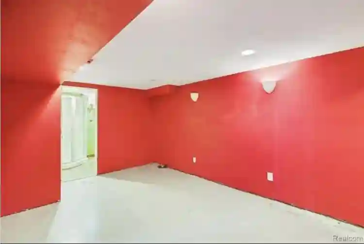 Master bedroom for rent