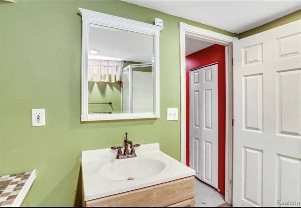 Master bedroom for rent