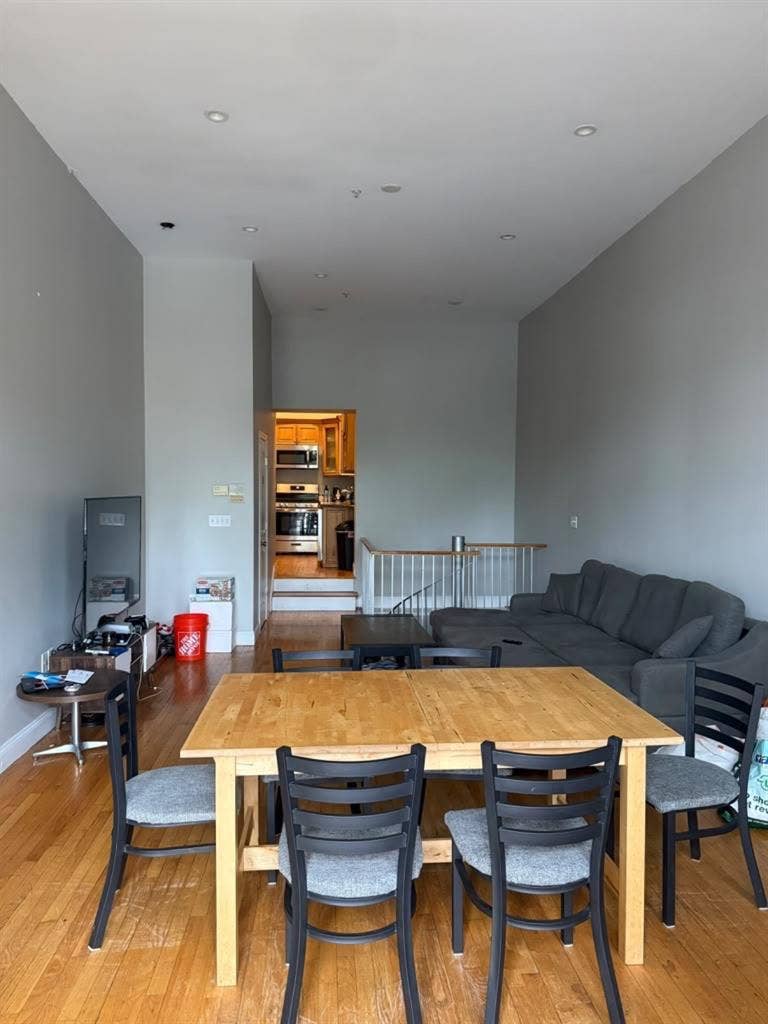 Private room Available near UMB
