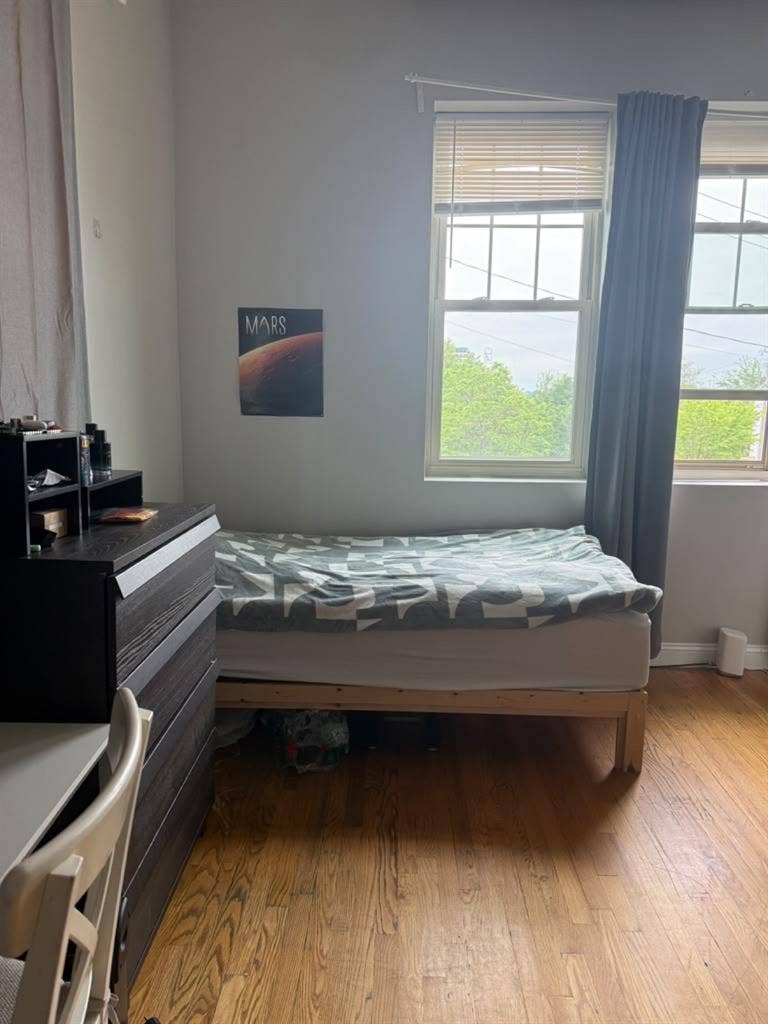 Private room Available near UMB