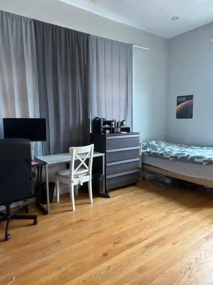 Private room Available near UMB