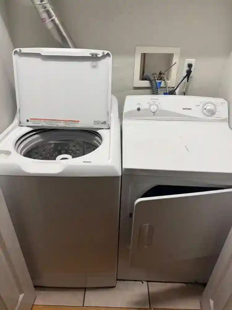 Private room Available near UMB
