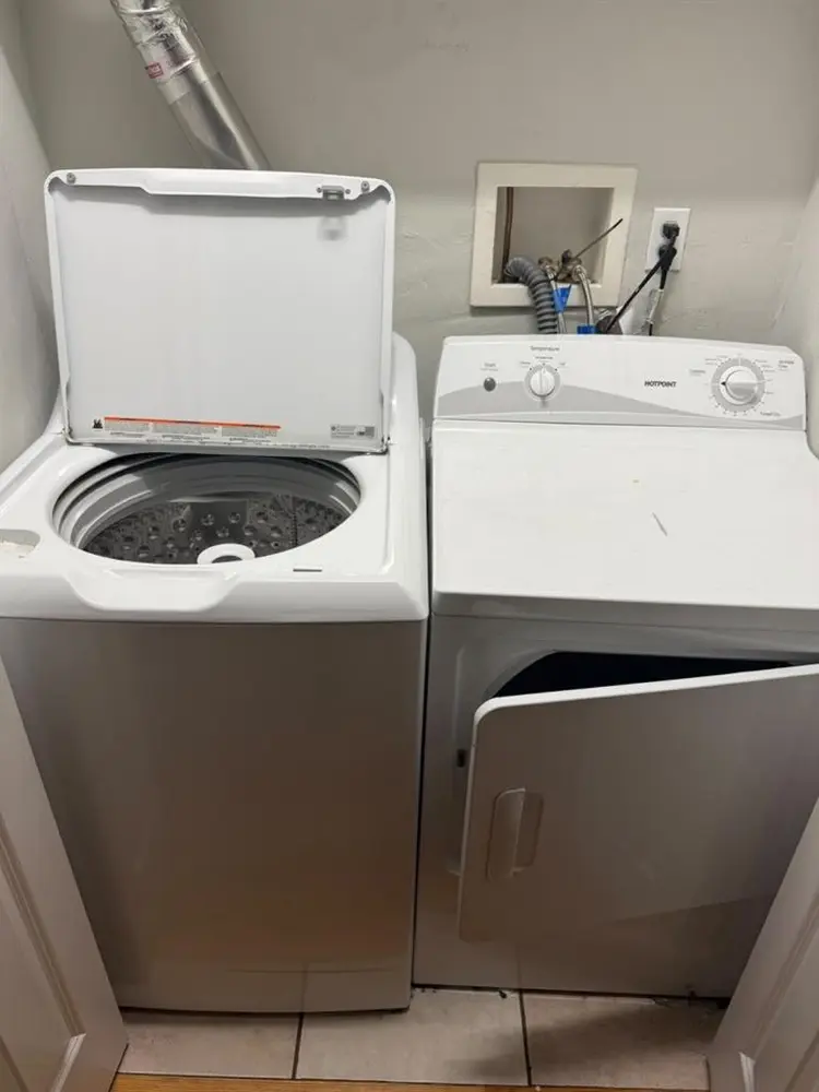 Private room Available near UMB