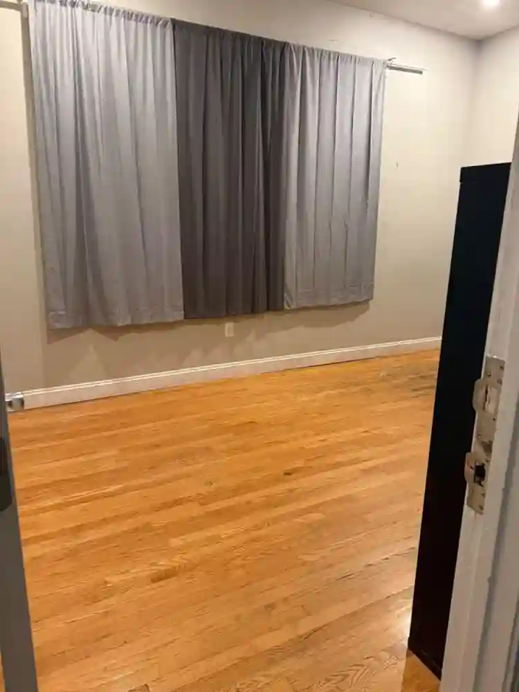 Private room Available near UMB