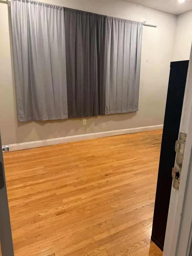 Private room Available near UMB