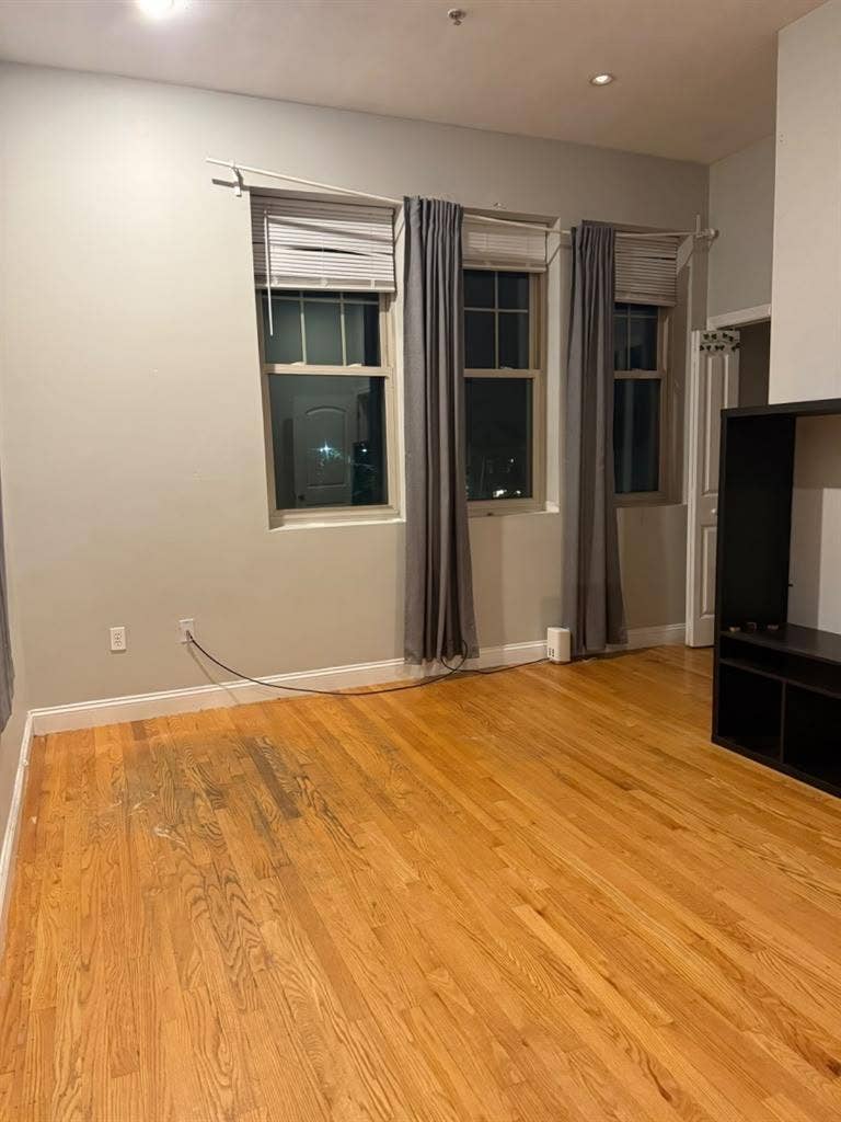 Private room Available near UMB