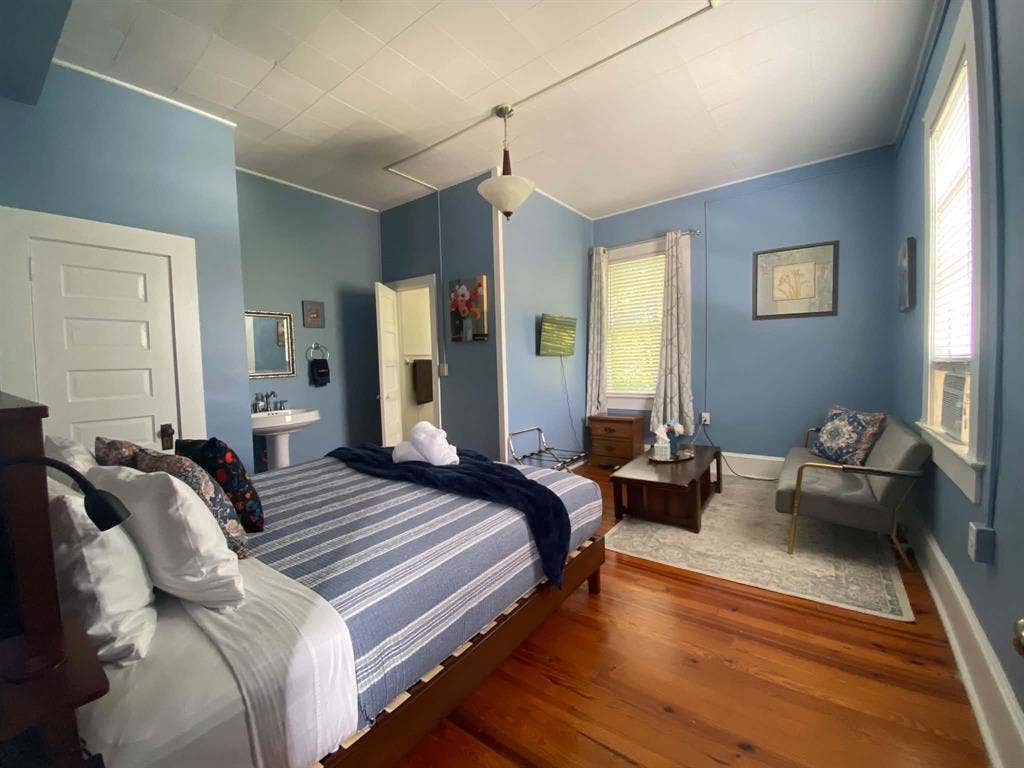 Live in a haunted historic inn:)