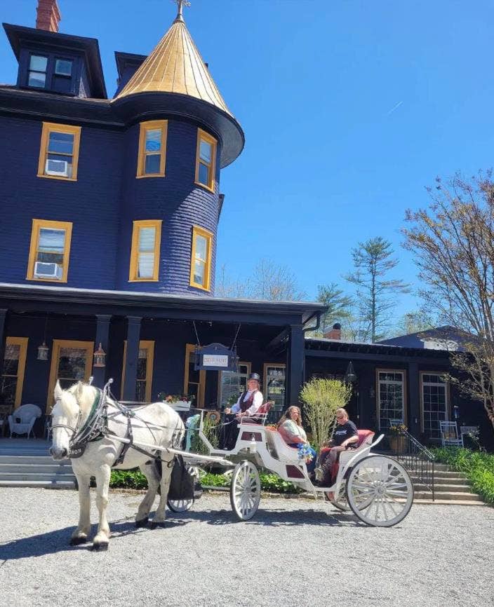 Live in a haunted historic inn:)