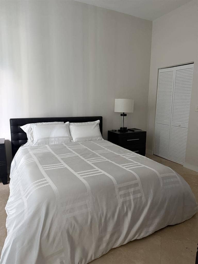 Brickell high rise & High ceilings