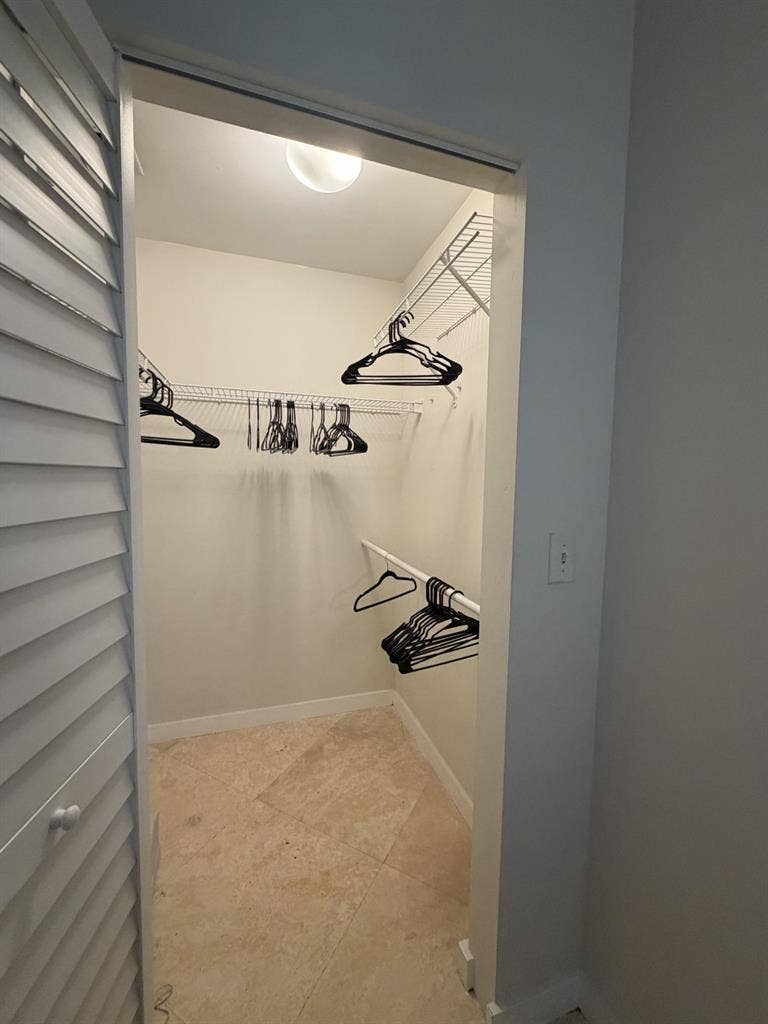 Brickell high rise & High ceilings
